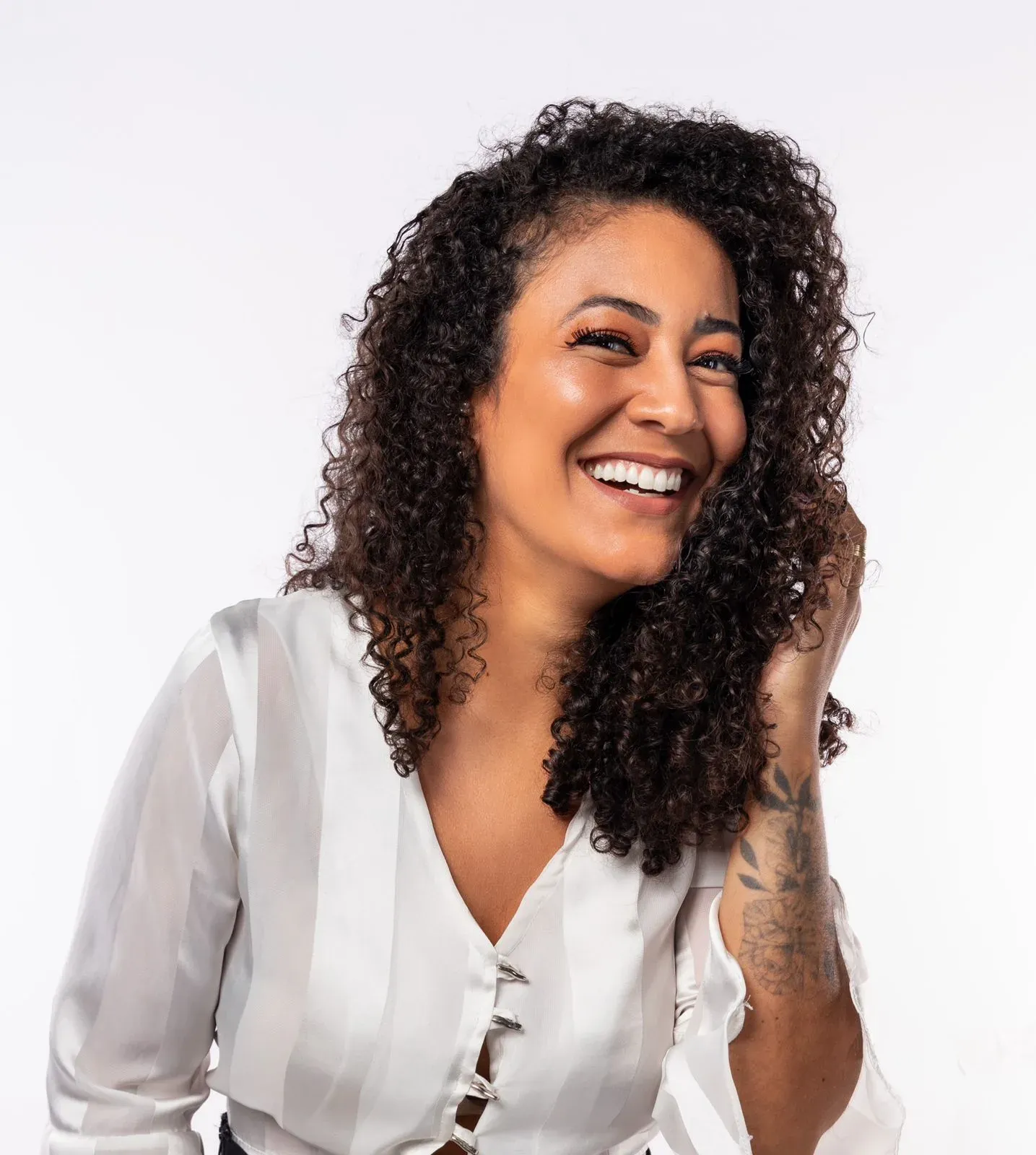 Liége é fonoaudióloga especialista em Canto e preparadora vocal.