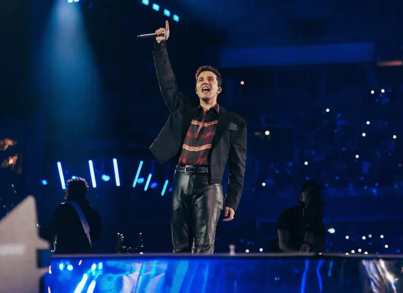 No dia 17 de outubro, o cantor chega ao Estádio Kleber Andrade com a turnê “Registro Histórico”, superprodução que percorre diferentes fases de sua carreira em um espetáculo que une música, tecnologia, emoção e muitos sucessos.